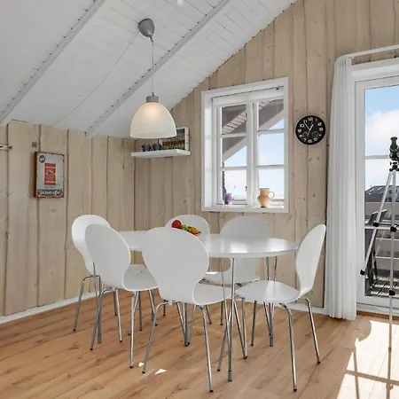 Dom wakacyjny 3 Bedroom Lovely In Romo *