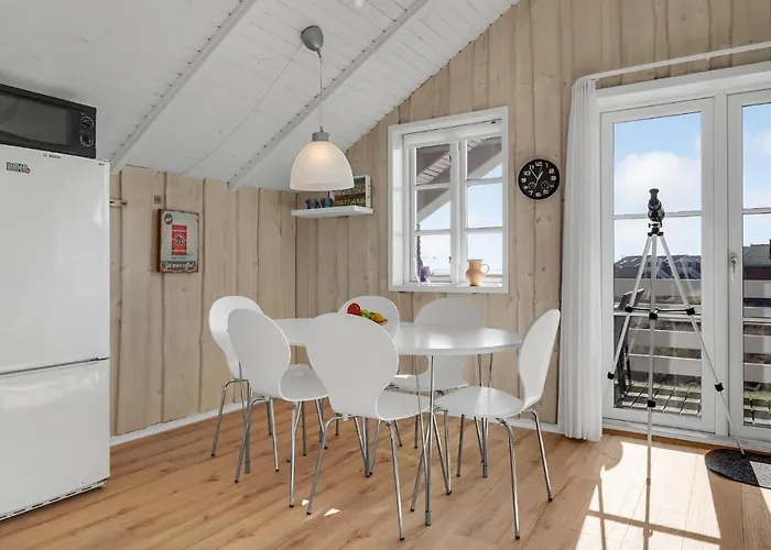 Prázdninový dům 3 Bedroom Lovely In *